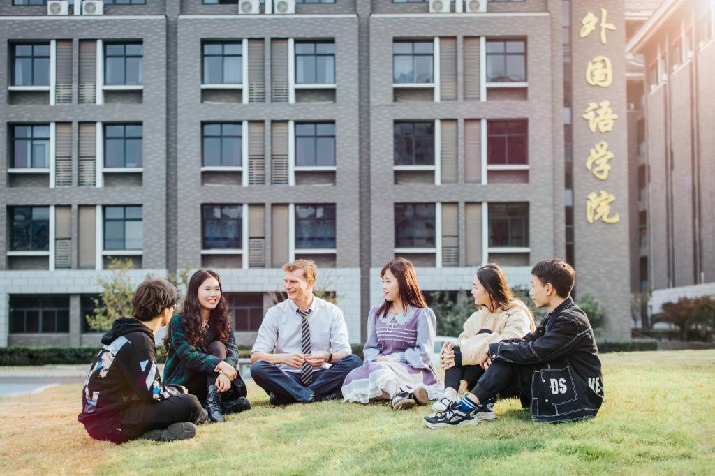 走出外交官、联合国译员，四川大学“硬核”学院：就业、深造率“双高”！