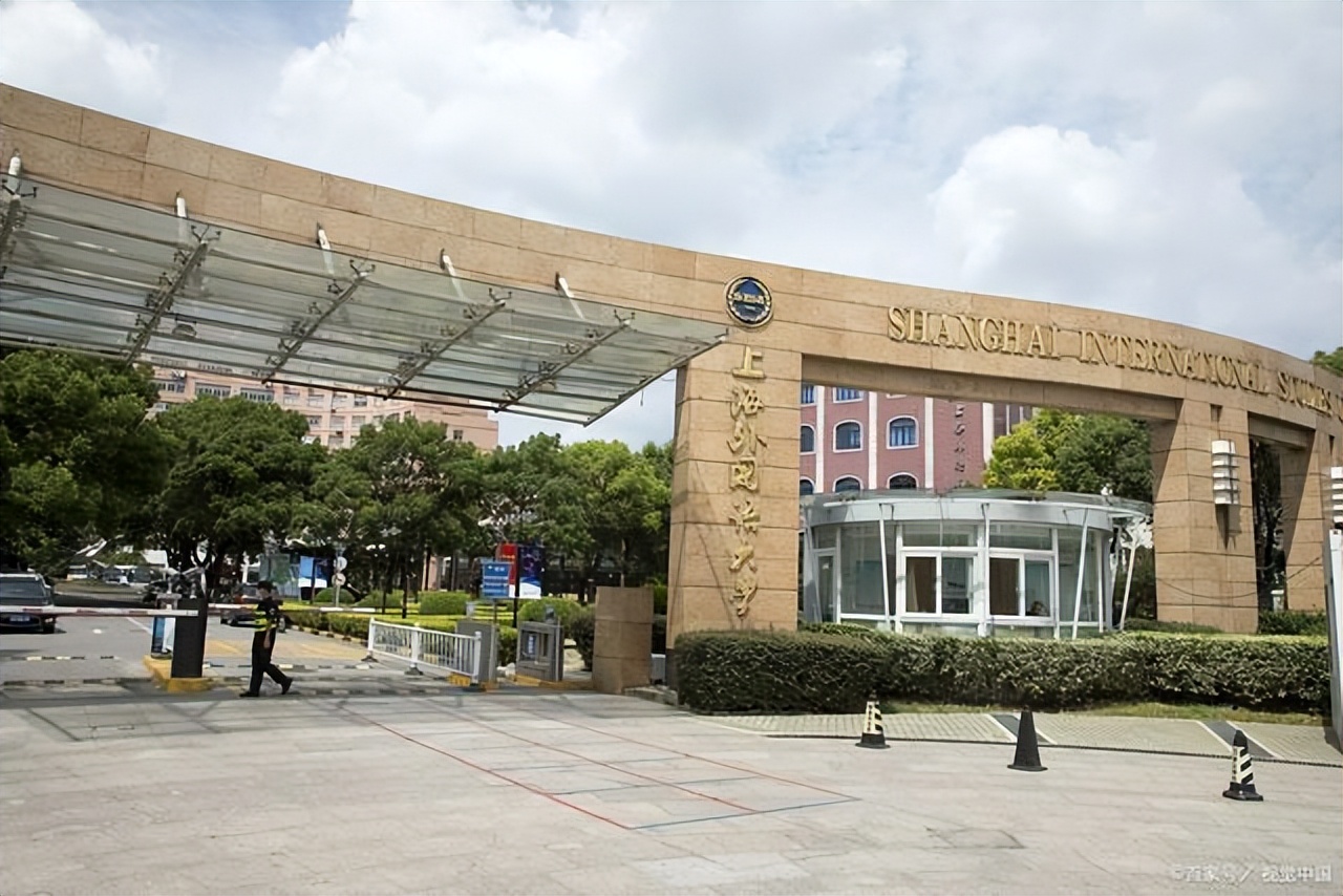 知错犯错：上外男生给女生投放异物，江南大学男生到女浴室偷拍