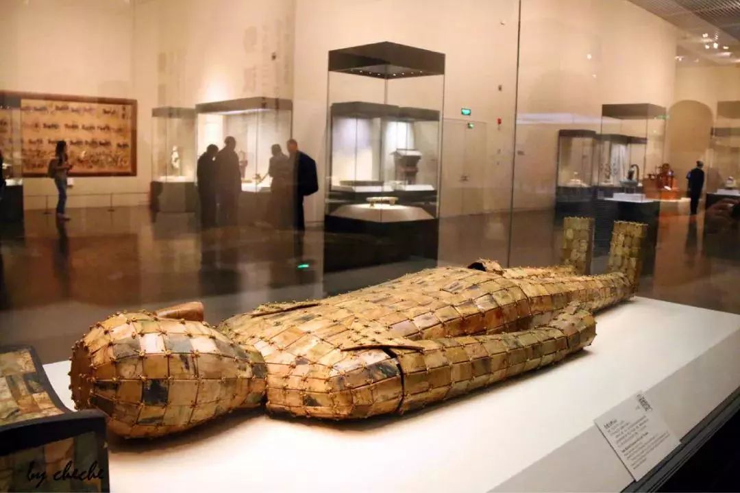 1999年一富商2万伪造金缕衣，故宫专家估价24亿，轻松骗走银行5亿