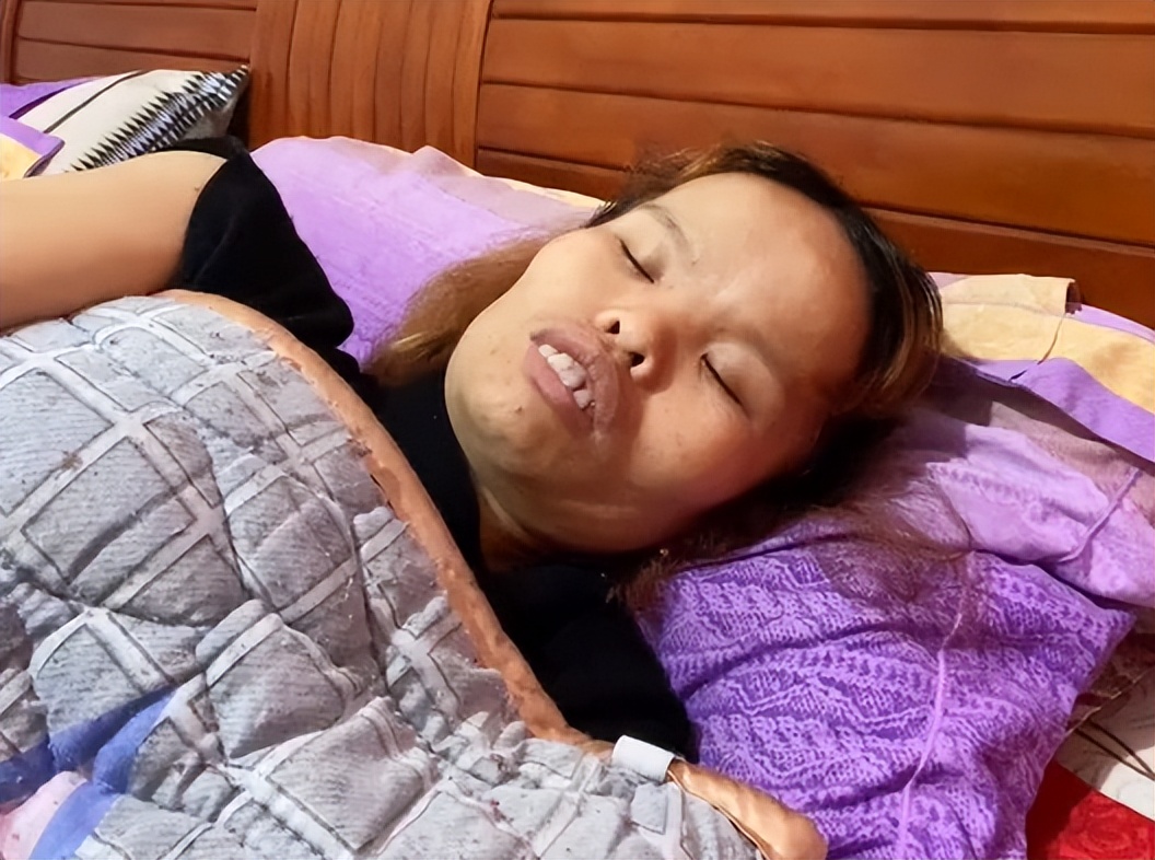 江西女子"一丑成名",靠奇特长相圈粉百万,自信程度不输凤姐