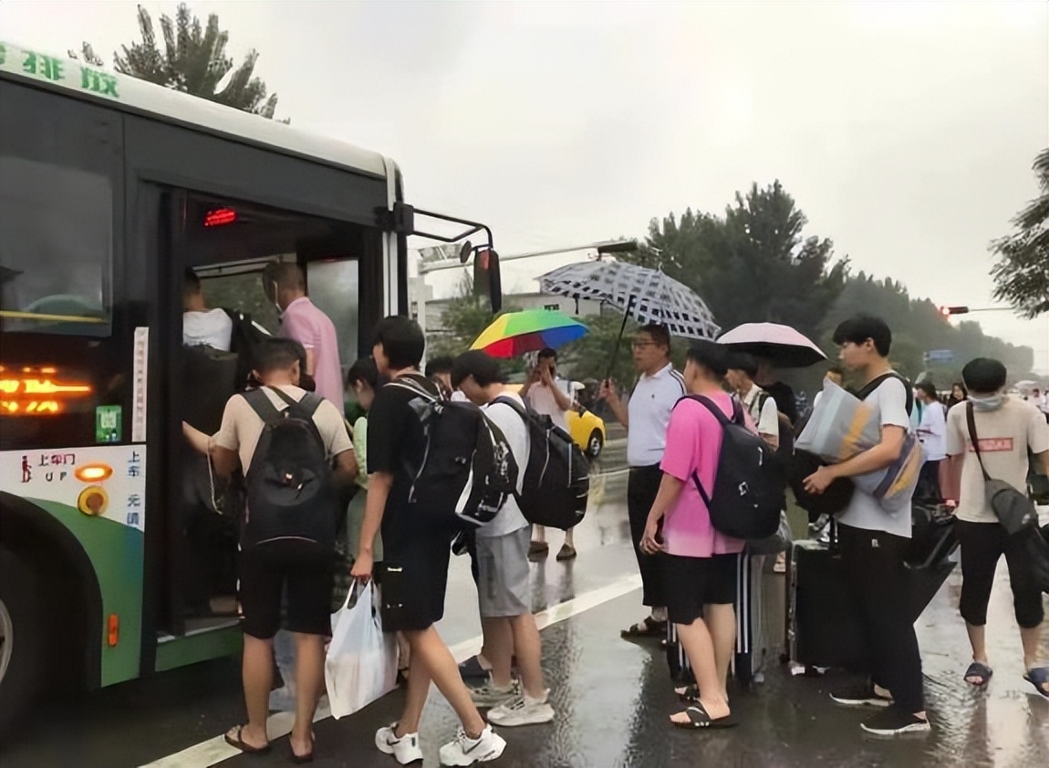 放假通知！2022重庆各大、中小学暑假已经确定，学生开心家长想哭