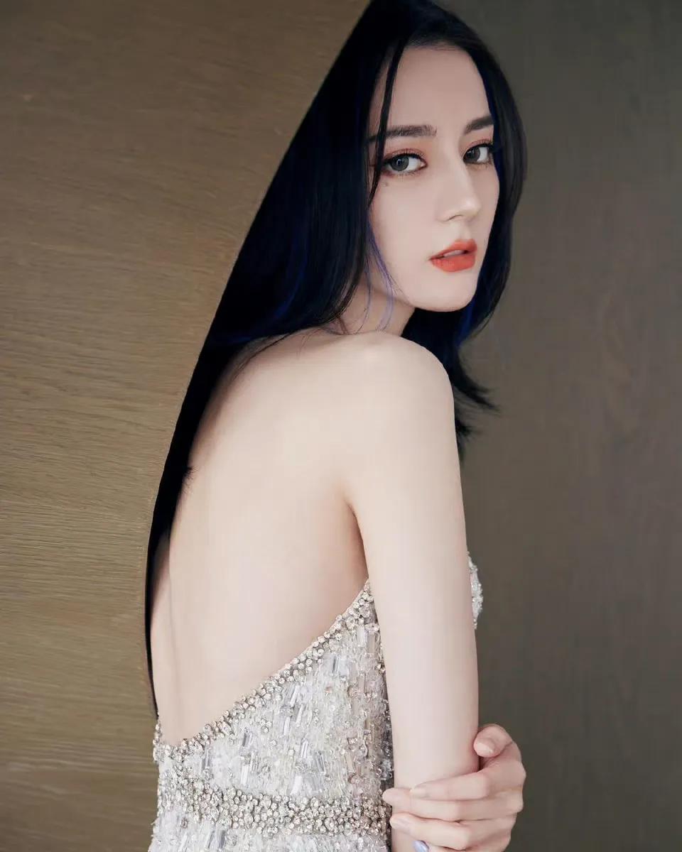 迪丽热巴的长裙