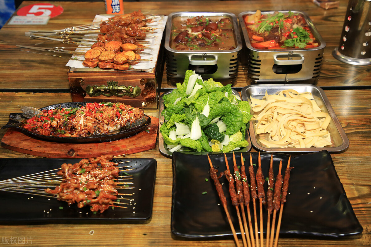 如果有1万元现金，让你在大学创业，你会做什么？