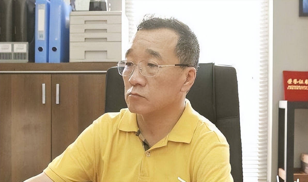 父亲是歪瓜裂枣，女儿却貌美如花？这10位星二代的长相好奇妙