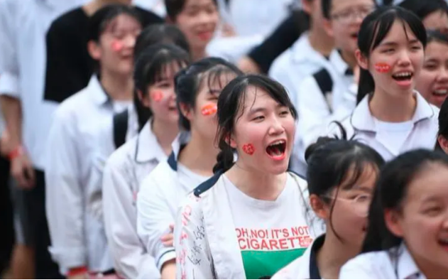 未来10年女生很“吃香”的专业，薪资可观且稳定，家有女儿要留意