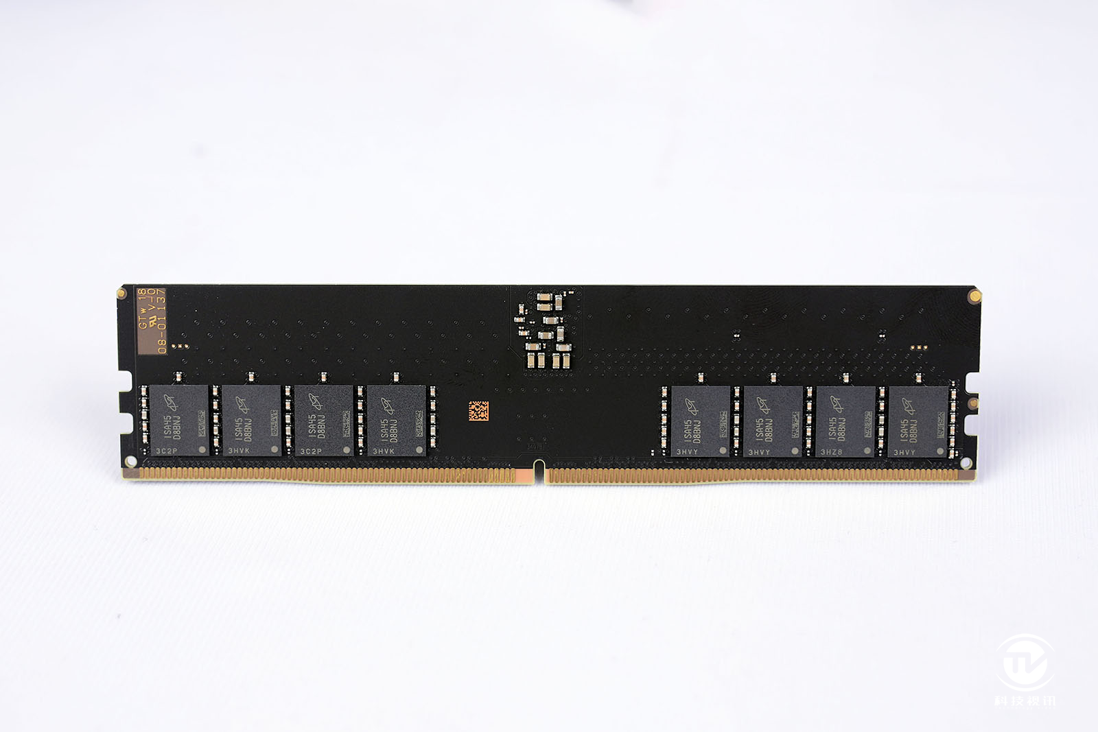 美光英睿达 DDR5