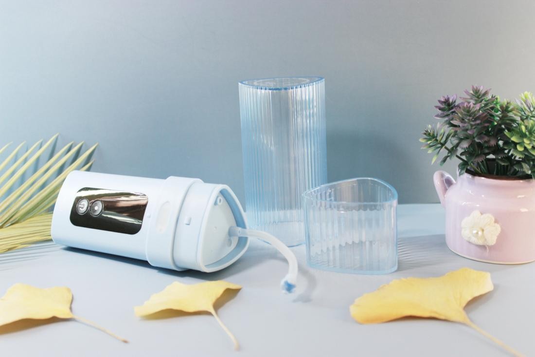 用上Poby小三角便携式冲牙器，远离各种口腔问题