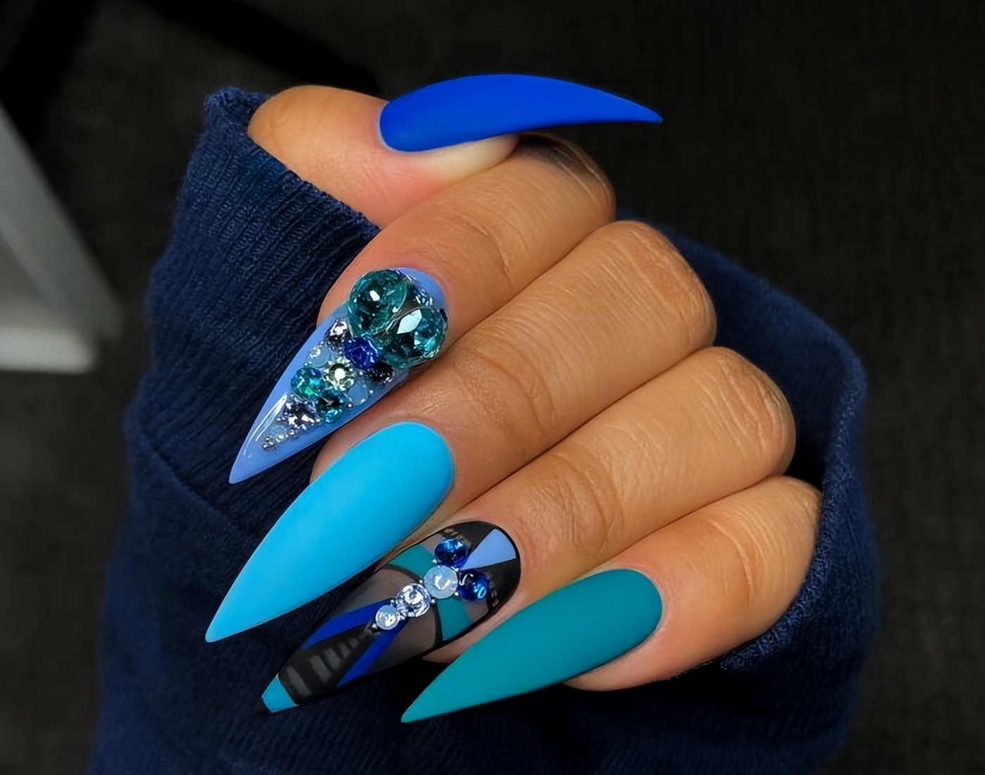 修指甲 2022 长指甲 - 2022 年新指甲设计的照片