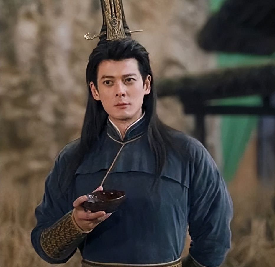 8年前帮过杨幂，如今他遇困难无戏可拍时，杨幂用一部剧把他捧红