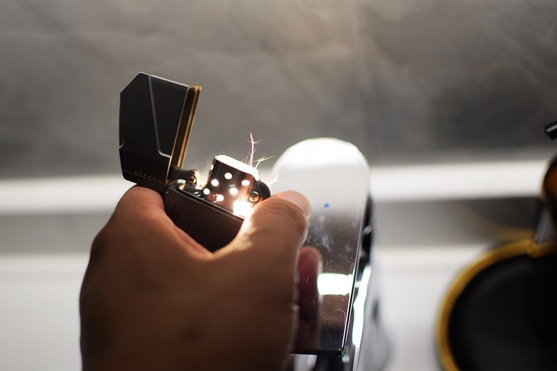 棱角分明 个性十足 fegve费戈钛合金打火机