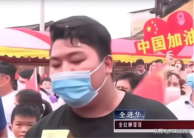 全红婵高中大姐罕见亮相！身材修长像爸爸，扎马尾一脸书生气