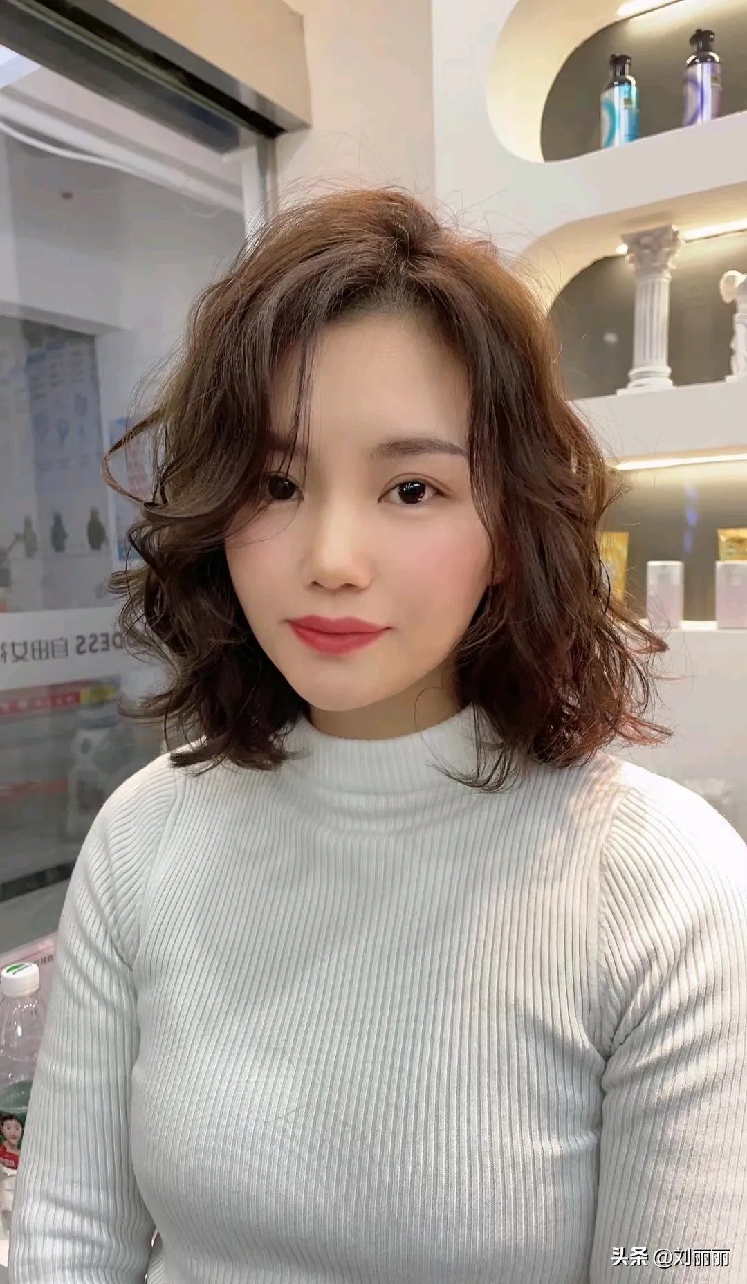当下最流行的4种发型，大小卷烫发全都有，瘦脸修饰头型都很不错