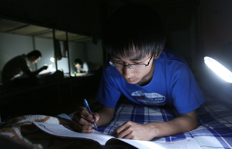 高考后才幡然醒悟，高中生住校和走读的差距明显，可惜没有后悔药