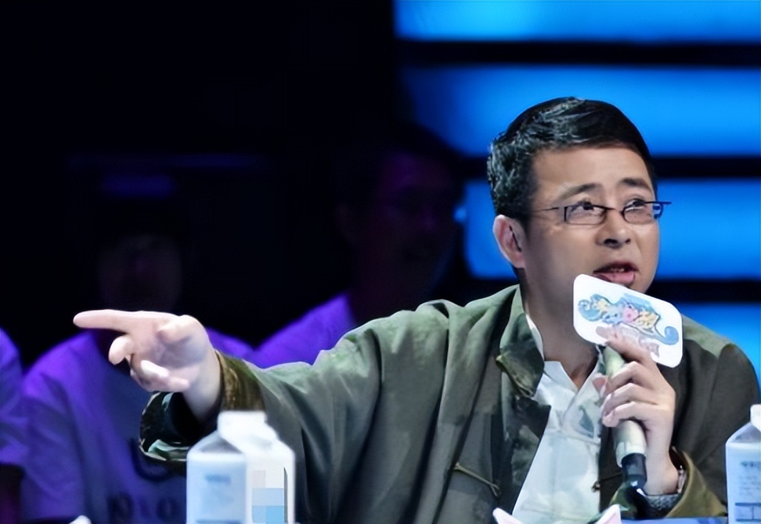 曾经的央视名嘴阿丘因一句向世界道歉彻底身败名裂