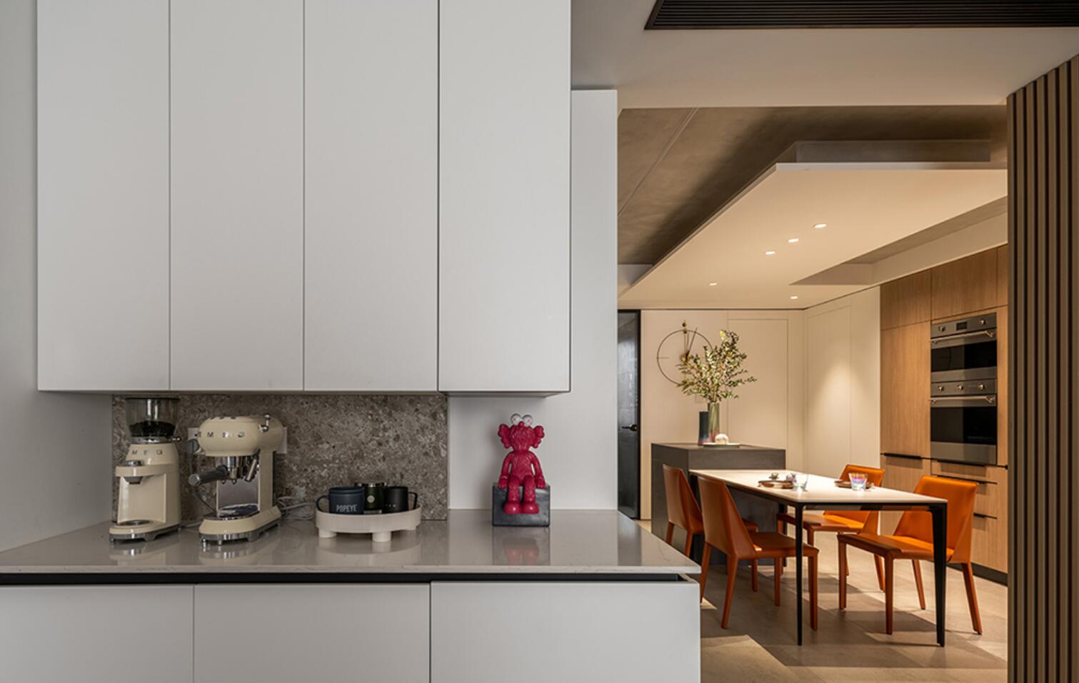 110㎡的户型，餐厅却只有巴掌大，她以逆向思维改造后，超舒适