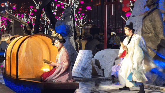 “不倒翁姐姐”点燃的大唐不夜城，在解封后重新开放，年味依旧