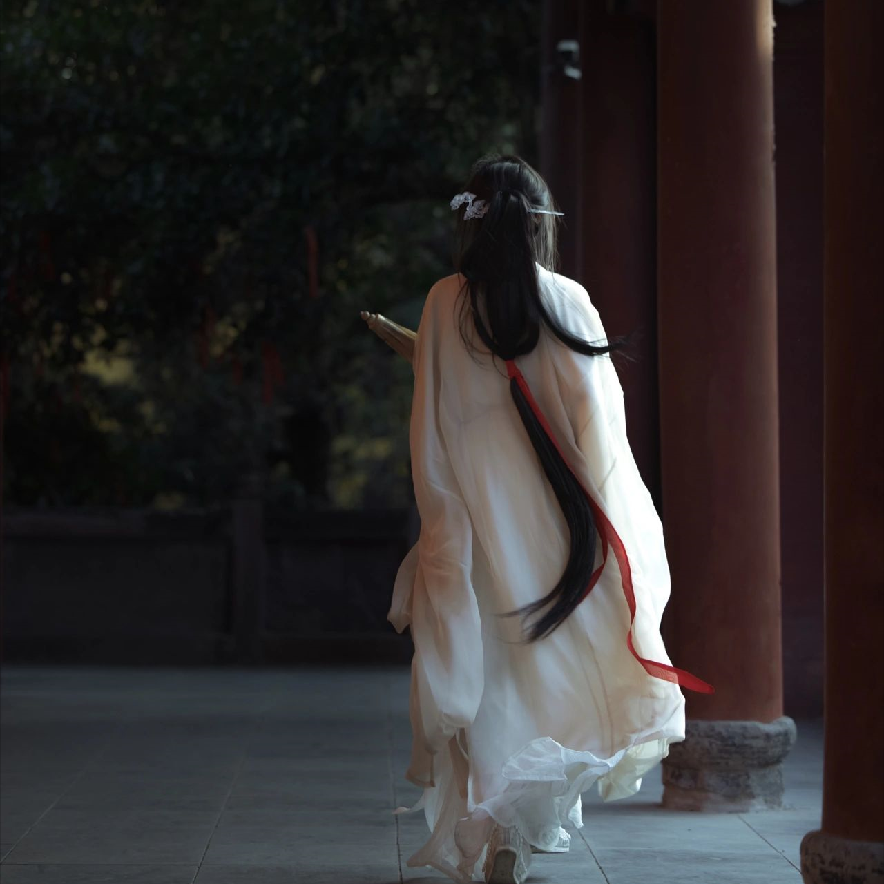 520特集-关于爱情遗憾唯美诗词：又是一年情意时，旧人可曾倚身旁