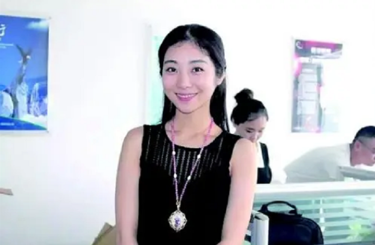 山东女孩李雪珂，24岁年入千万，29岁未婚生仨混血儿：一切靠自己