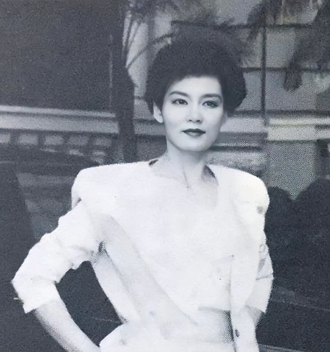 潘虹：离婚36年依旧单身，一生无儿无女，60岁以后有了烦心事