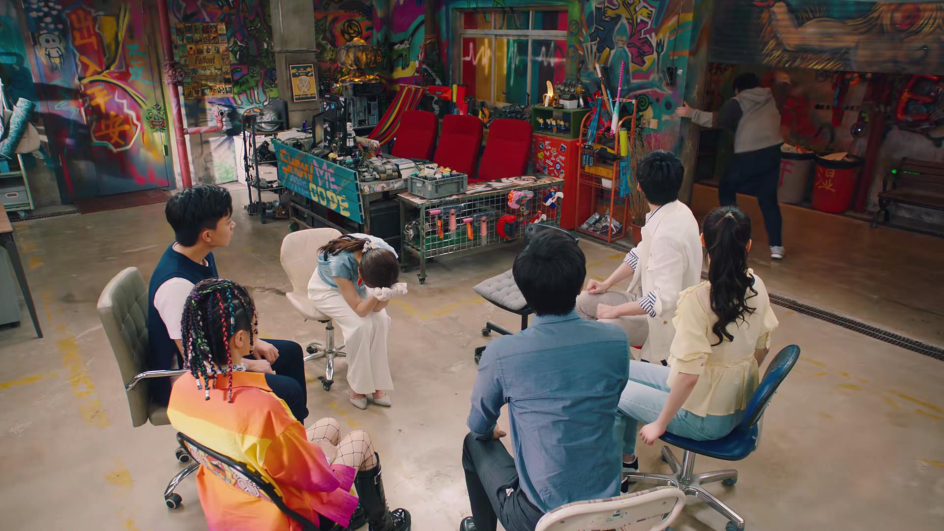 《破事精英》首播质量高，4位配角过分优秀，李佳航也被抢了风头