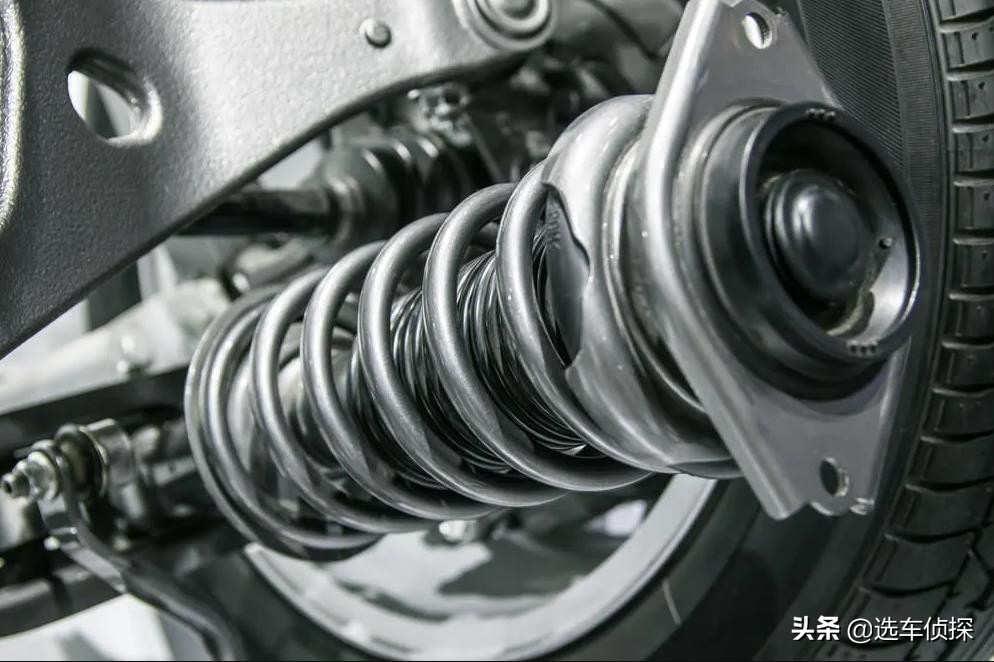 某新能源品牌钢悬挂涂成银色铝合金模样，是指鹿为马还是技术创新