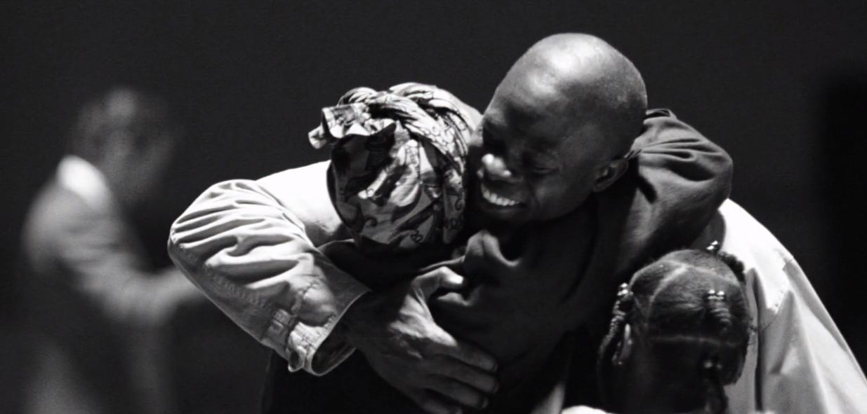 “钻石恒久远”的背后：战争、屠杀、血腥，有的是你想不到的罪恶