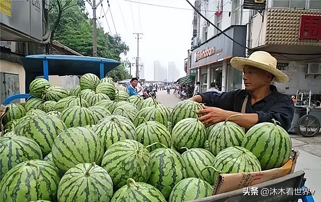 武汉小贩菜场捡2名女婴，为养女一生未娶，亲生父母认亲被拒