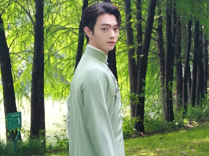 “气质不行”别穿长衫！这12位民国贵公子，完美诠释什么叫儒雅