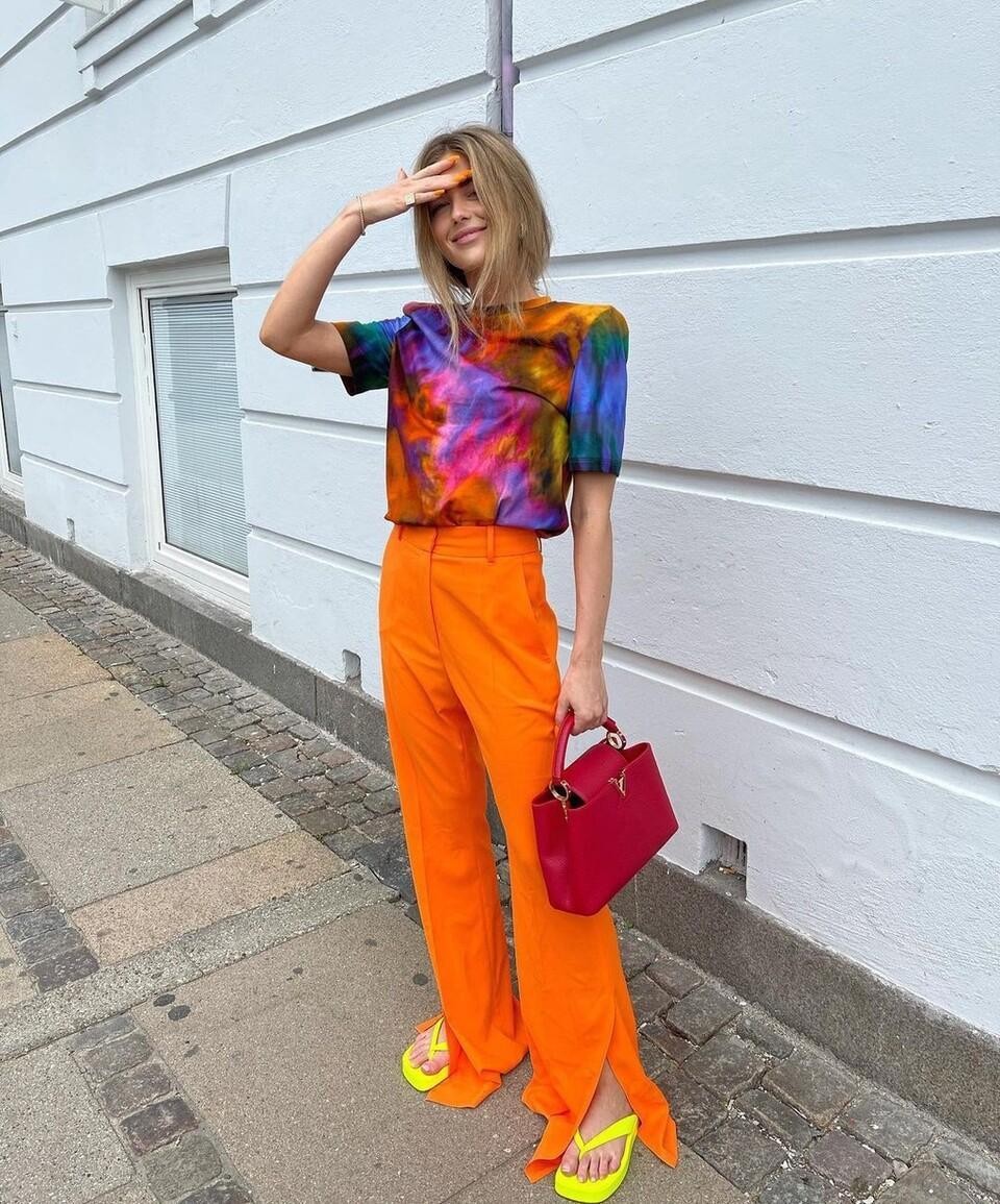 橘色衣服搭配图片(冬天也要穿点带颜色的) - 赤虎壹号