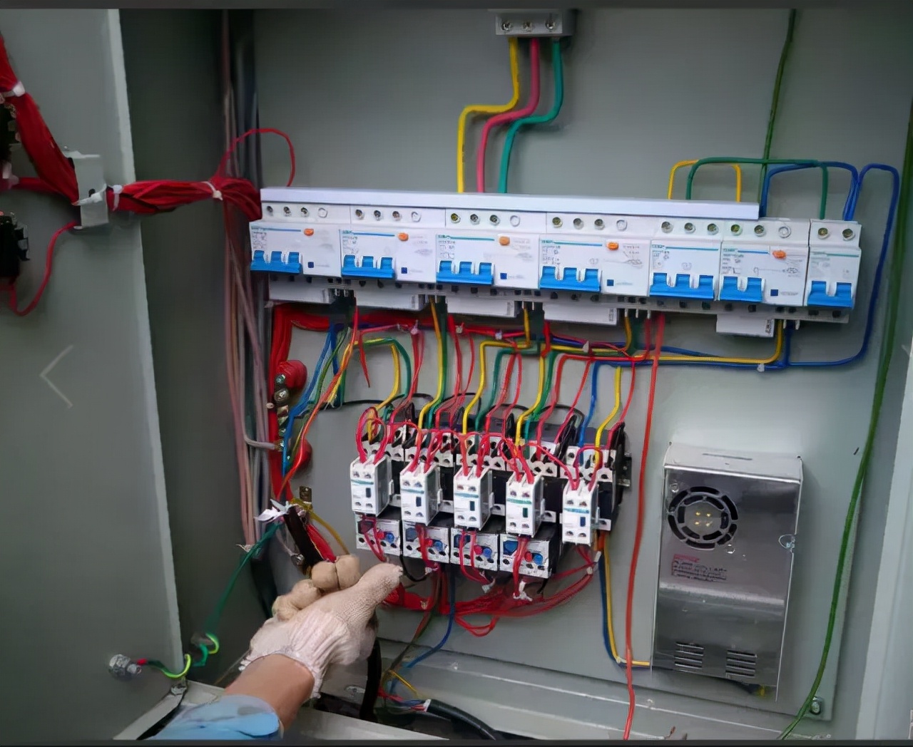 电工师傅教您分析电路跳闸的原因