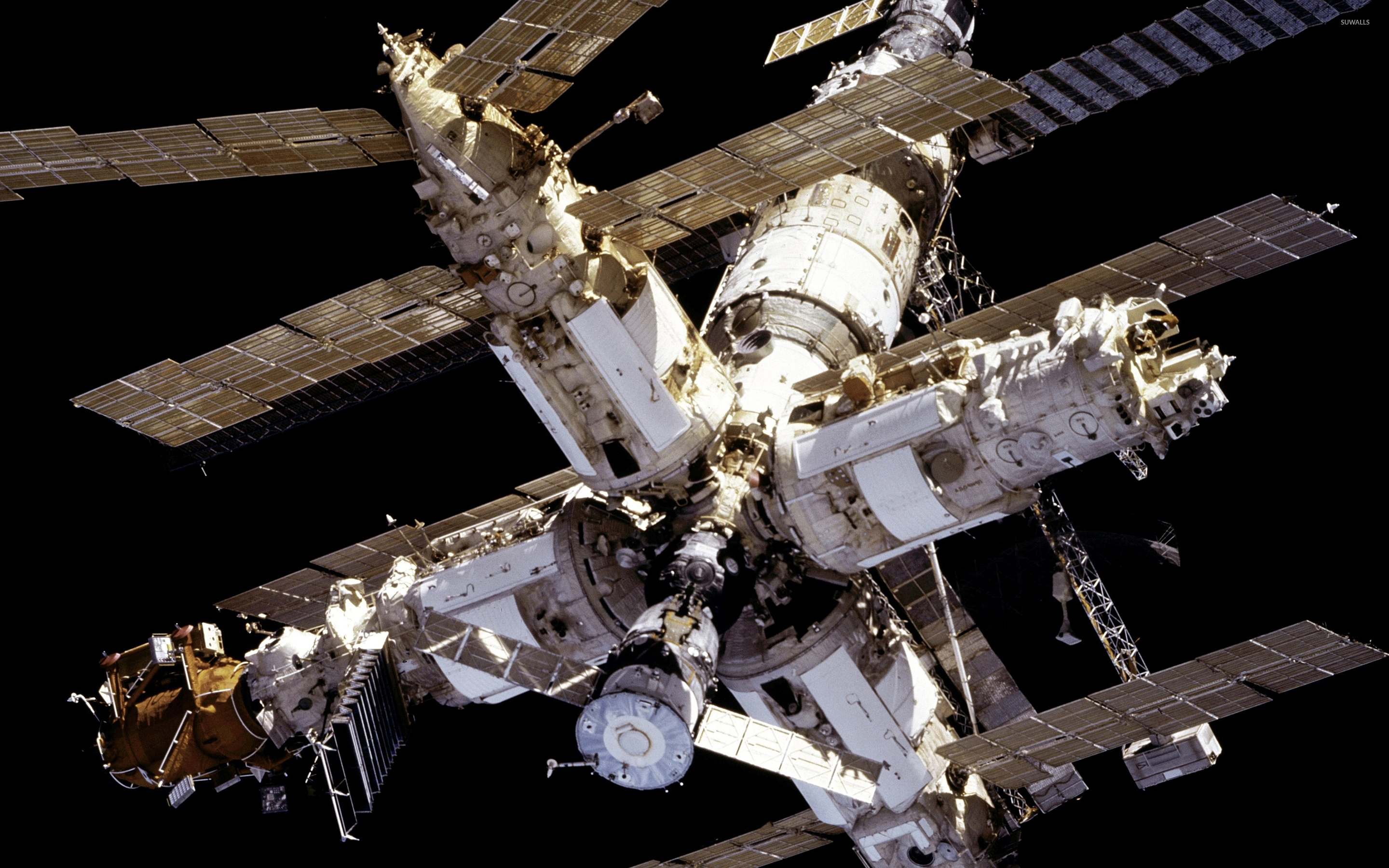 ���칬�ռ�վ֮����һ���ٶּ��ռ�վ���࣬���߶ԱȻ������