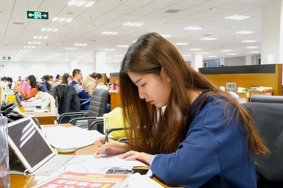 研究生都出自啥家庭？“5级家庭”更易培养出学霸，你家在第几层