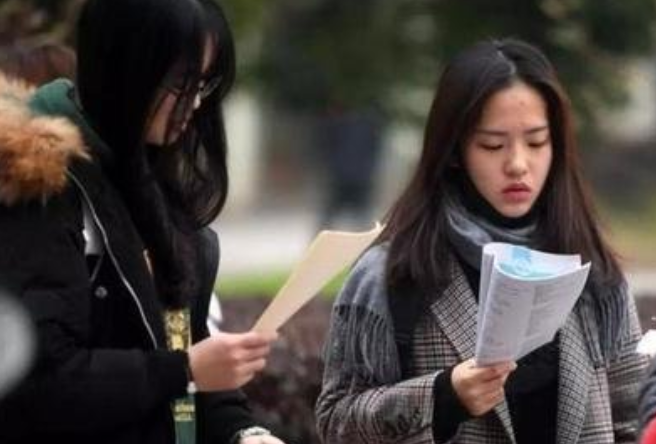 河北一大学生扛不住了，聊天记录曝光后，原因不仅是学习压力大