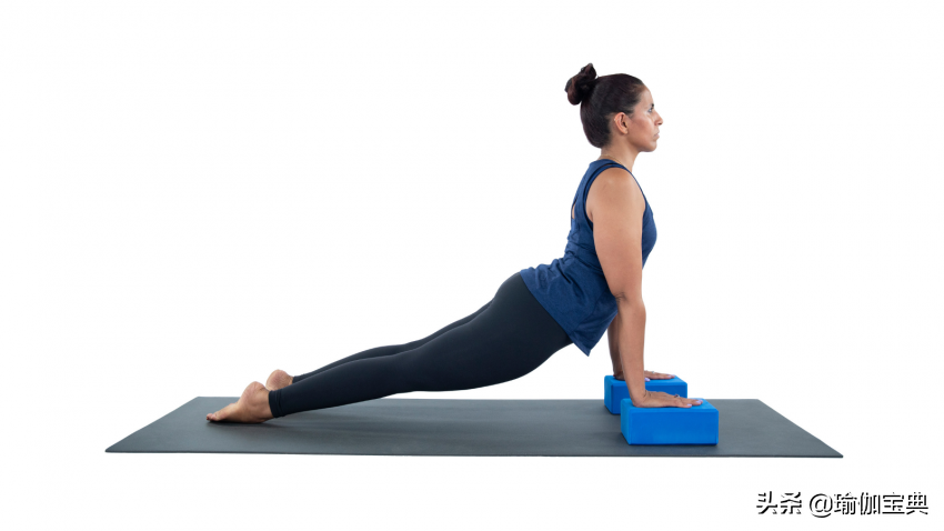 上身紧吗？8种肩部伸展瑜伽专注改善 结合力量 放松 缓解整个上半身