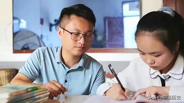 8年前江西两位“夺刀少年”因救全车人错过高考，如今怎么样了？