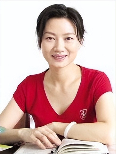 中南大学“最美”女神教师，颜值与才华齐飞，年近五十依旧美丽