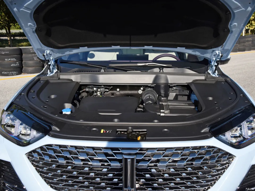 拿铁DHT:15.98万起售的SUV!油耗4.9L/100km!配置表现够越级