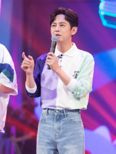 48岁的何炅，也走到了今天