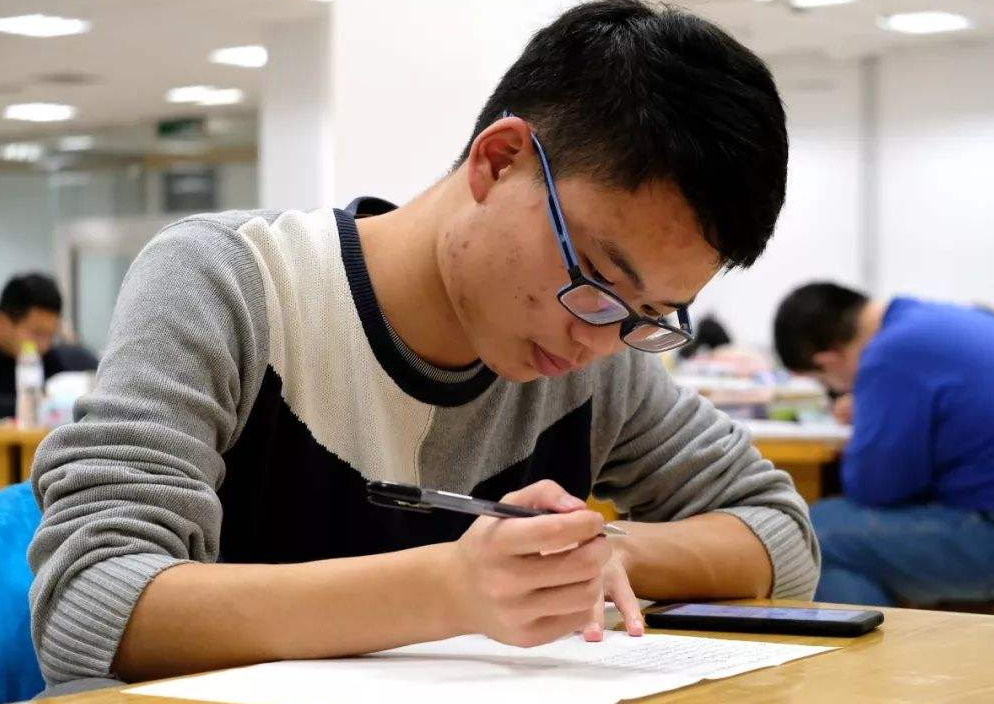 考研日期将近，初试要求较去年相差较大，还要提前60分钟去考点？