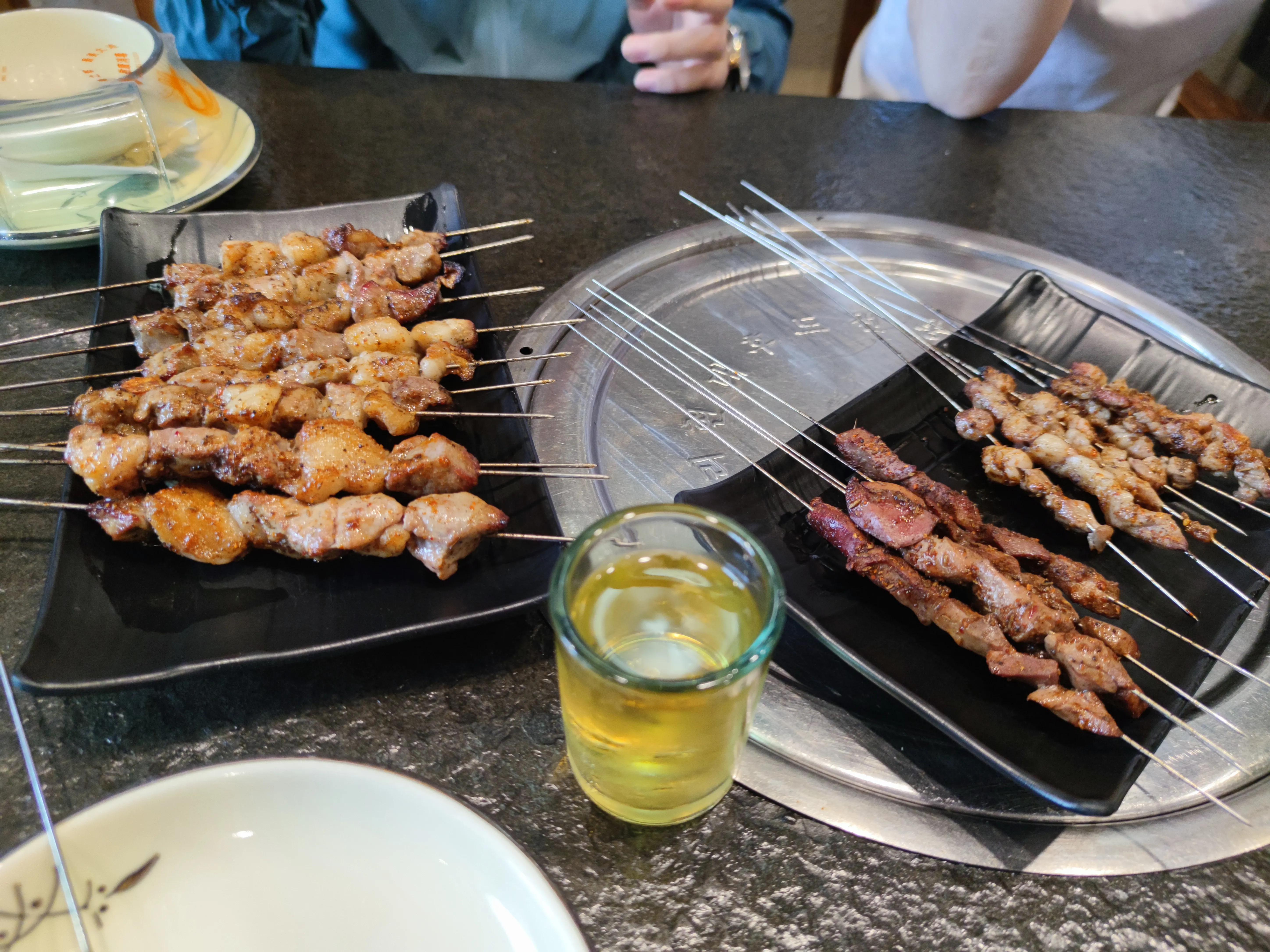 3人吃顿烧烤161元,也就吃个半饱,今年烧烤为何这么贵?