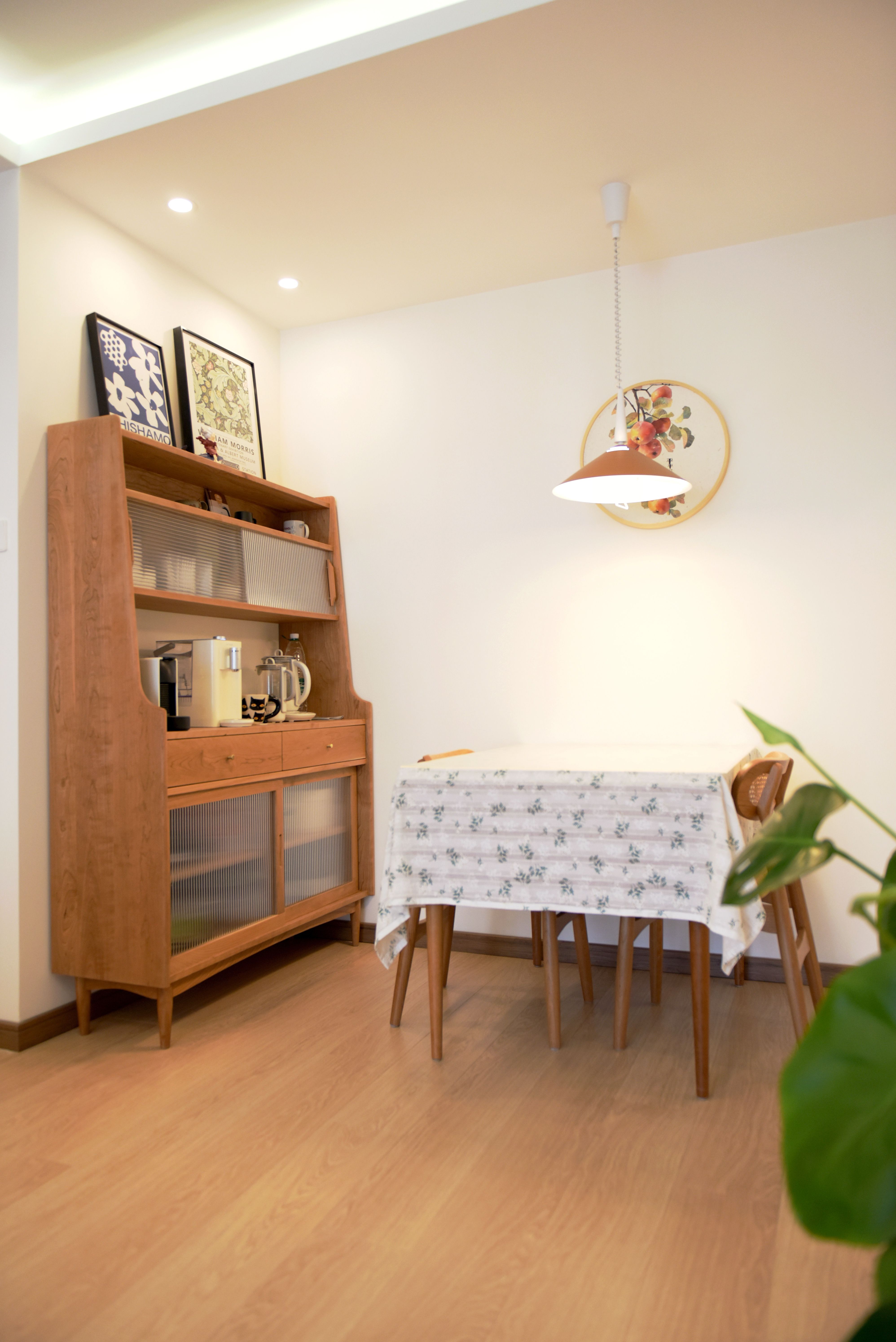 64平日式原木风小公寓客餐厨开放式设计空间仿佛大了两倍