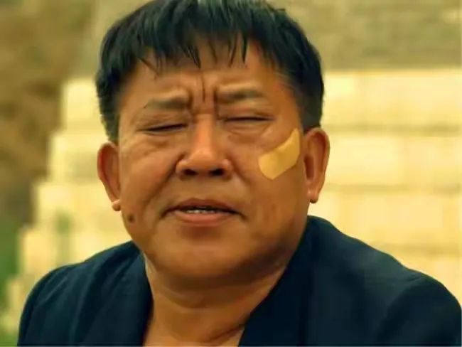 要钱没钱，要貌没貌！7位丑男演员娶的老婆，一个比一个漂亮