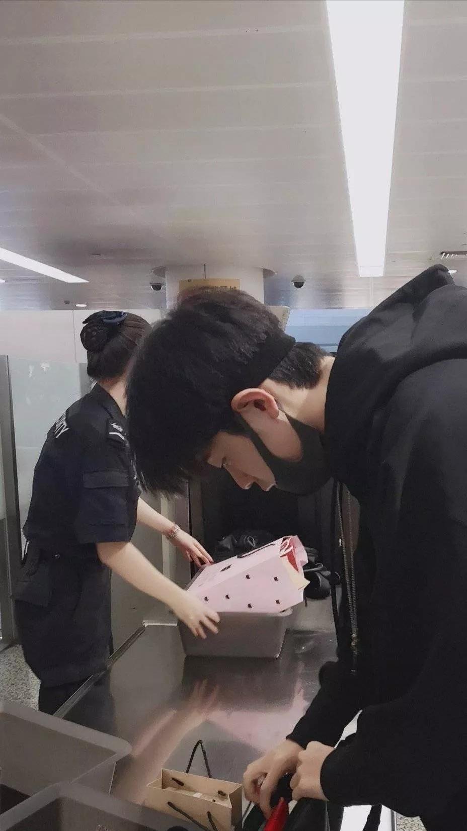 考古肖战:2018年9月—12月机场时间线汇总,今天请叫我收图狂魔