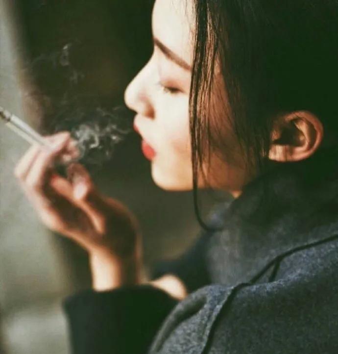 耐心点，坚强点；总有一天，你承受过的疼痛会有助于你