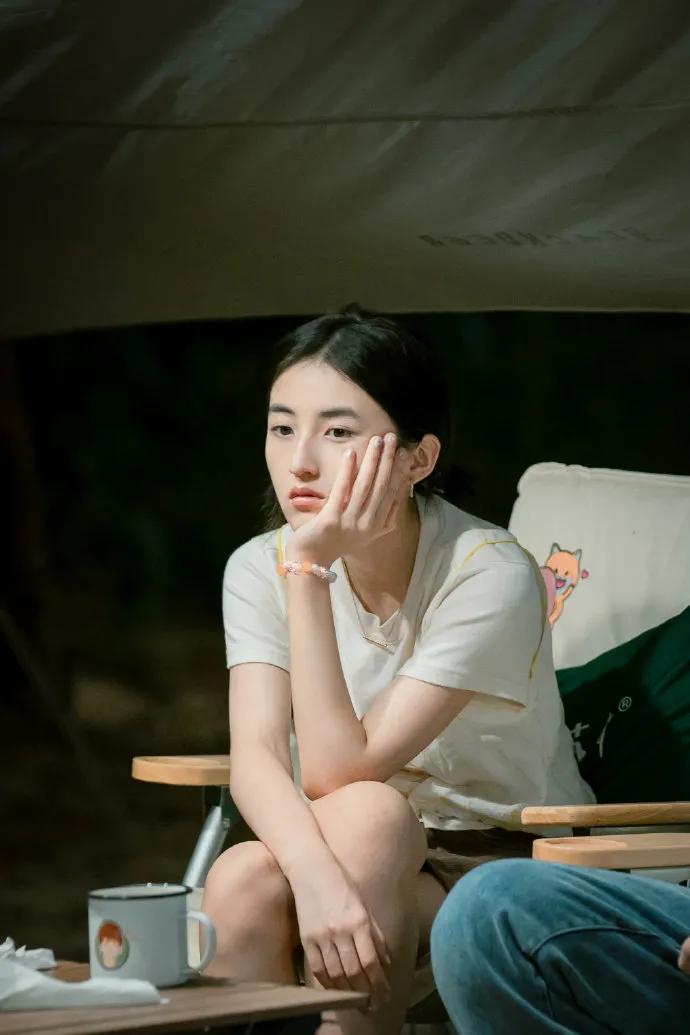 张子枫《#向往的生活#》私服解析七则，简约日常的夏日搭配！ ​​​