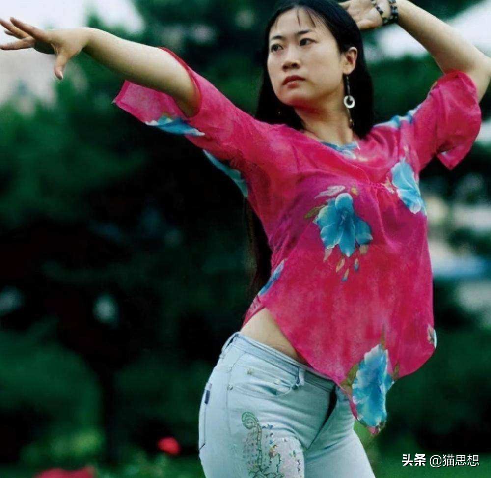 从芙蓉姐姐到凤姐，华丽蜕变的背后是中国女性与命运的抗争