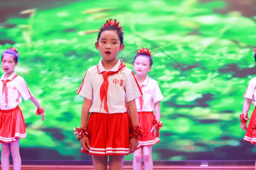 华阳实验小学举行“童星耀五月·艺术绽花开”群舞比赛（续）
