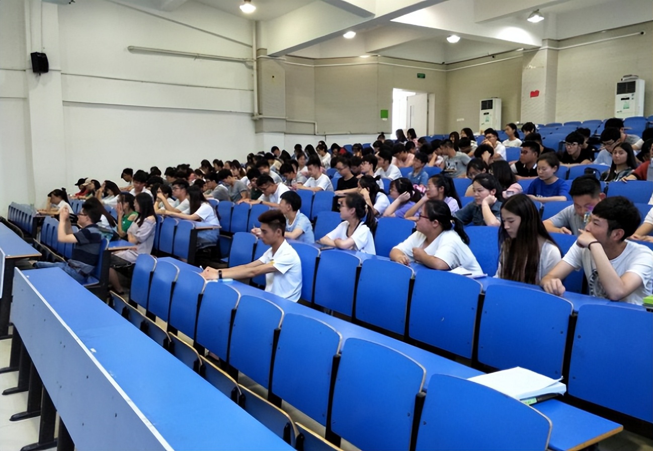 “高学历穷人”悄然兴起，名校毕业生也难逃低工资？光有智商不够