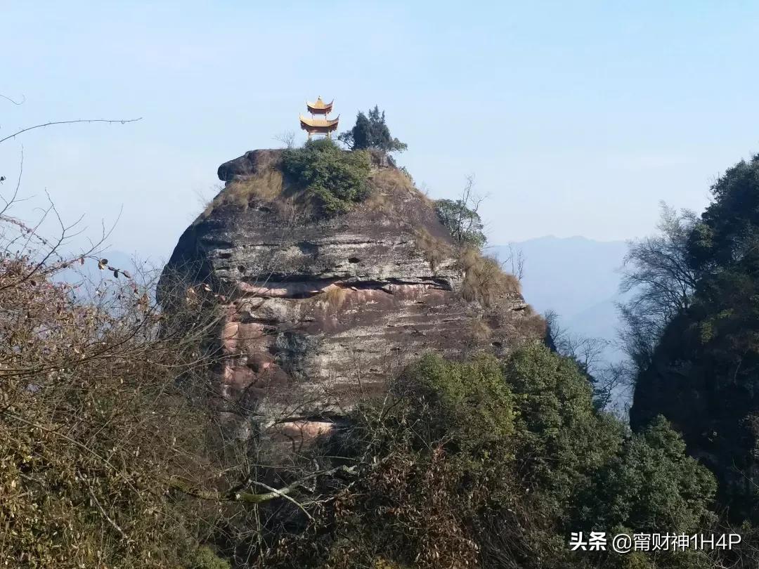 从商业帝国的坍塌看“损有余，补不足”的天道