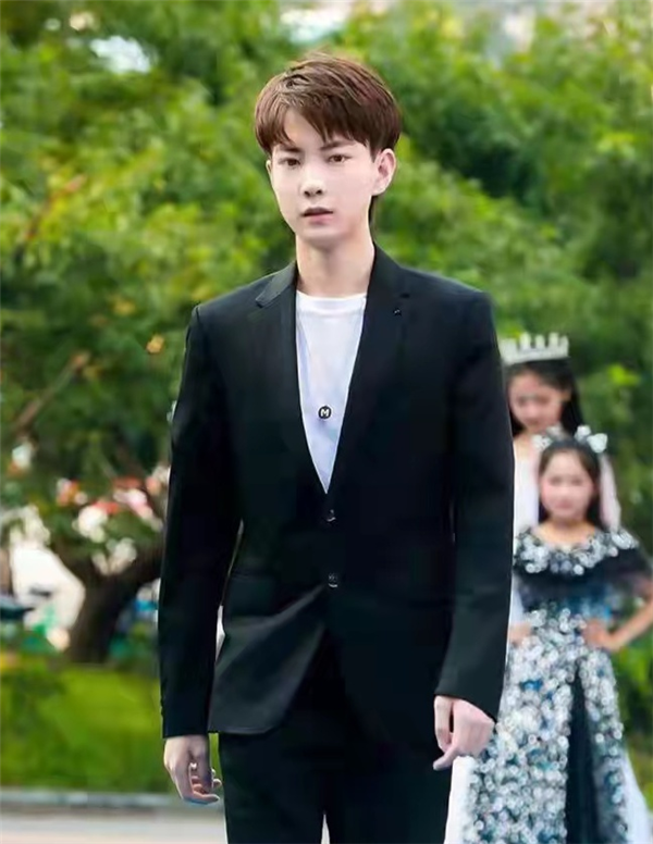 演员胡世群:阳光向上 文武兼备的00后实力内地童星